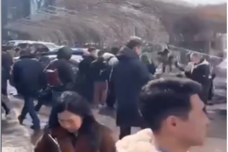 Ljudi u panici trčali napolje: Snažan zemljotres pogodio Kirgistan (VIDEO)