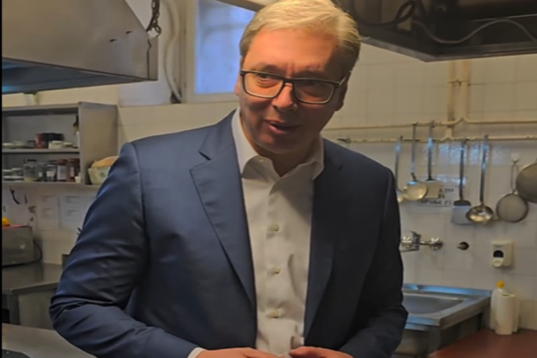 "Čekajući Godoa, dočekah ja grašak": Vučić posetio kuhinju u Predsedništvu, u pauzi između konsultacija (VIDEO)