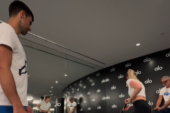 Novak imao gosta iznenađenja u teretani! Slavna Amerikanka dobila puni doživljaj! (VIDEO)
