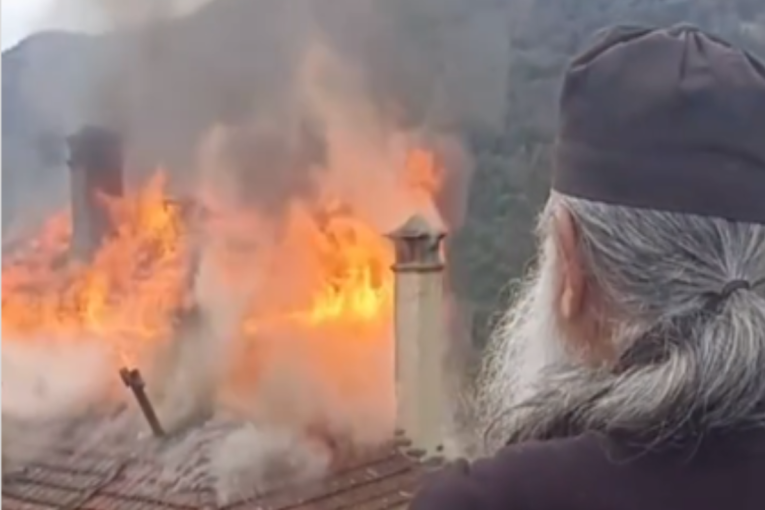 Buknule su varnice i oglasila se uzbuna: Požar na Svetoj gori, izgoreo deo manastira (VIDEO)