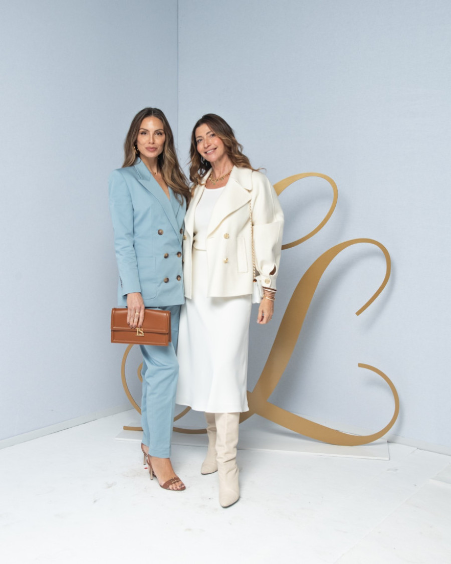 Nina Seničar očarava: Zavodljiva Novosađanka u odelu koje postavlja modne standarde - sandale i torbica su besprekorni