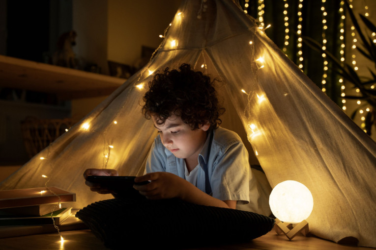 A kada vaše dete ide u krevet? Viralna tabela sa satnicom spavanja opet razbuktala rat na internetu