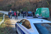 Težak lančani udes kod Čačka: Sudarili se kamion, kombi i automobil