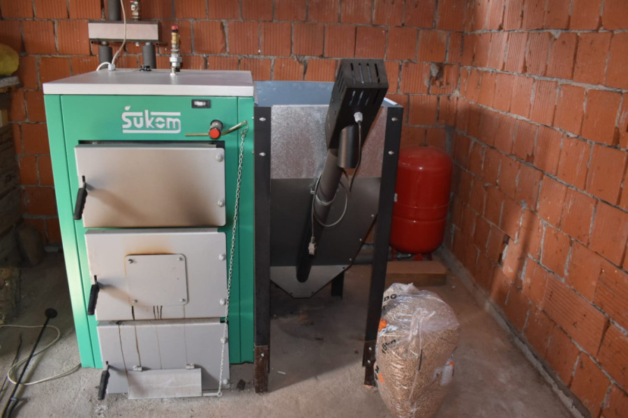 Vujović u Sremskoj Mitrovici obišla zelene projekte: Za bolji kvalitet vazduha, zemljišta, a time i života građana