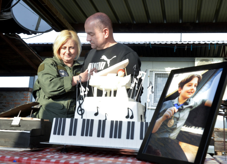 "Isplakala sam dušu": Majka ubijenog Andrije Čikića o pesmi "Anđeli žive doveka" napisanoj na muziku njenog sina