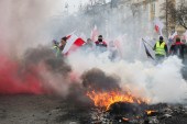 Polje gneva: Hiljade poljoprivrednika zapalile Varšavu! (FOTO/VIDEO)