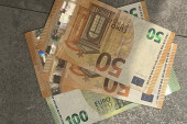 Pronašao novčanik pun para i predao ga policiji: Komunalni radnik iz Bijelog Polja pokazao šta znači poštenje!