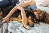 Osmotrite dobro u kojem položaju spava vaš pas: Poza tokom dremke pomaže da ga bolje razumete