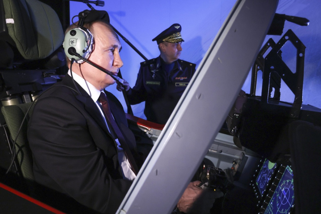 Putin kazao da mu je najteže bilo da upravlja helikopterom, a onda otkrio da li se odrekao alkohola (VIDEO)