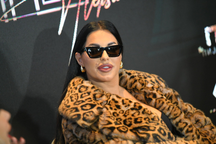 Seka Aleksić ozbiljno zaribala, ima temperaturu više od 40, oko nje lekovi i infuzija: Ako preteknem, častim vas sve!