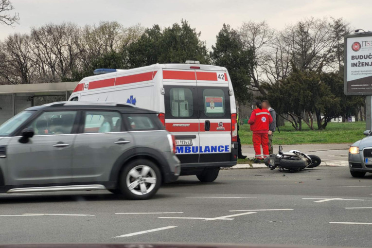 Užas u Novom Pazaru: Motociklista krvav ležao na asfaltu posle silovitog sudara!