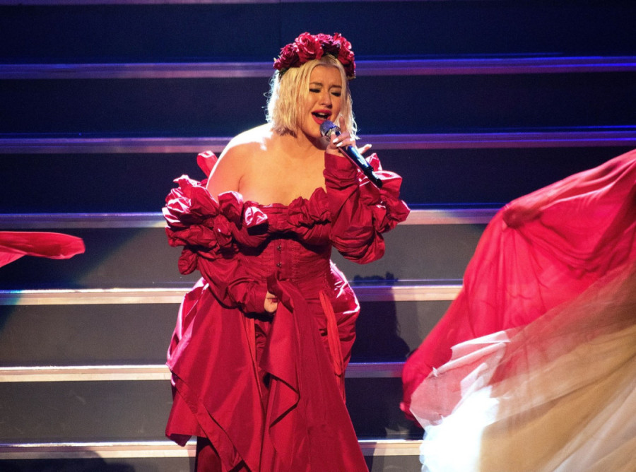 Kristina Agilera sama kost i koža! Pevačica zaprepastila prisutne svojim izgledom, zbog ozempika se prepolovila