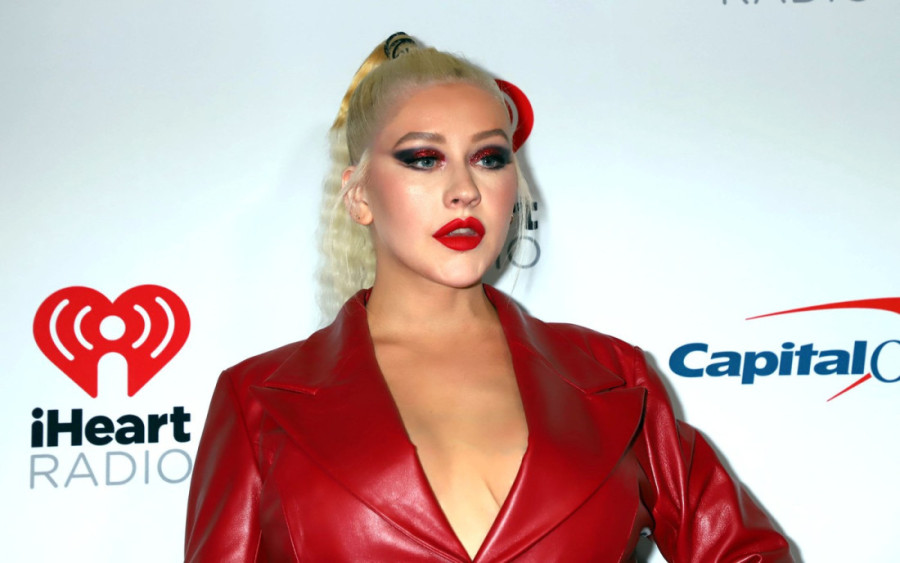 Kristina Agilera sama kost i koža! Pevačica zaprepastila prisutne svojim izgledom, zbog ozempika se prepolovila