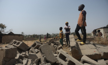 Stavičan napad na dva sela u Nigeriji: Najmanje 25 osoba mrtvo, spaljene kuće, škola...