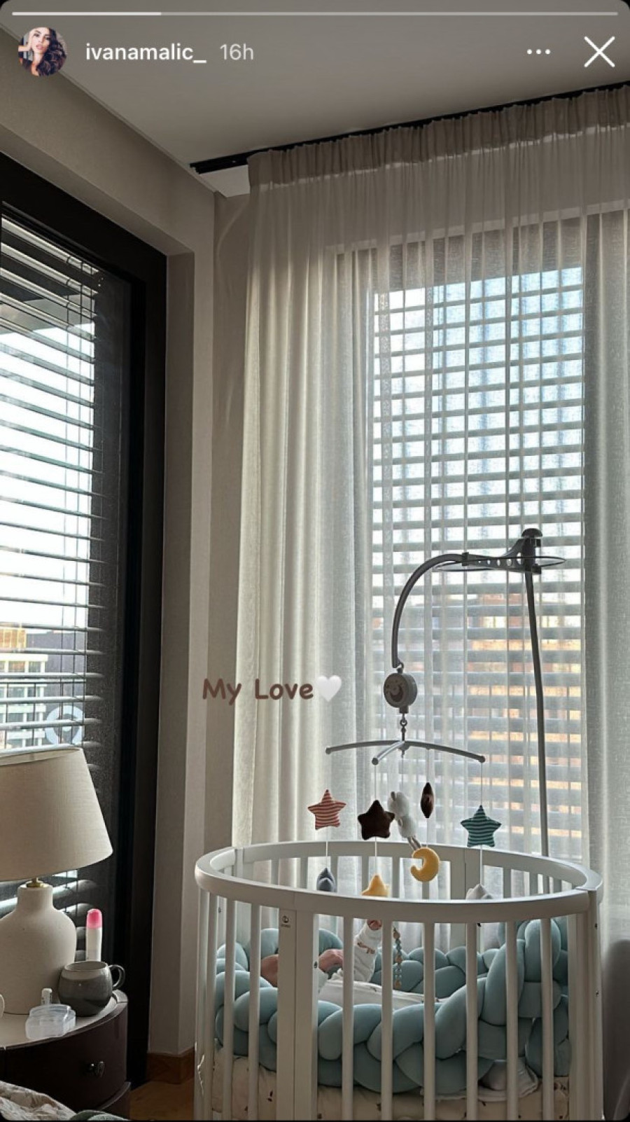 Bikovićev sin baš uživa: Ivana podelila momenat iz porodičnog doma, ovaj prizor je sve raznežio