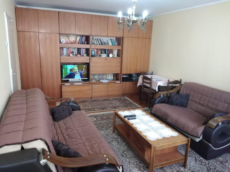 Nameštaj iz doba Tita, a izdaje stan na Novom Beogradu za 500 evra: Ljudi šokirani fotografijama!