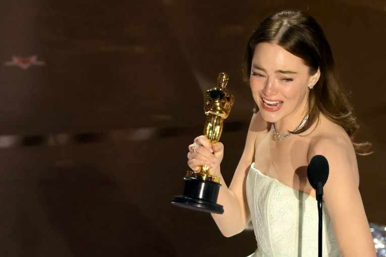 Ema Stoun je najveće iznenađenje 96. dodele Oskara: Na sceni u pocepanoj haljini (FOTO)
