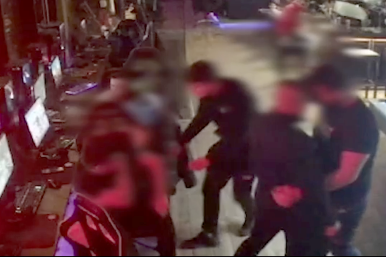 Mladić pretučen u igraonici na Voždovcu! (VIDEO)