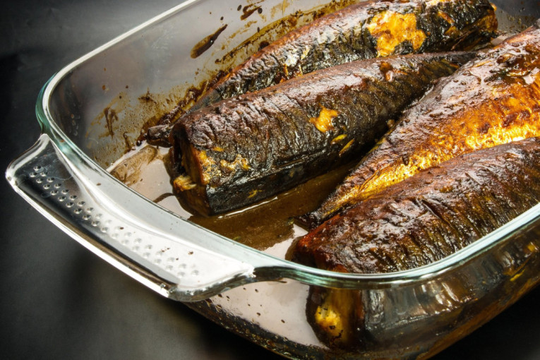 Recept dana: Oslić iz rerne sa savršeno hrskavom koricom i mekanom sredinom osvaja trpezu