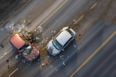 Težak udes u Novom Sadu: Vozila smrskana, delovi automobila rasuti po putu (VIDEO)