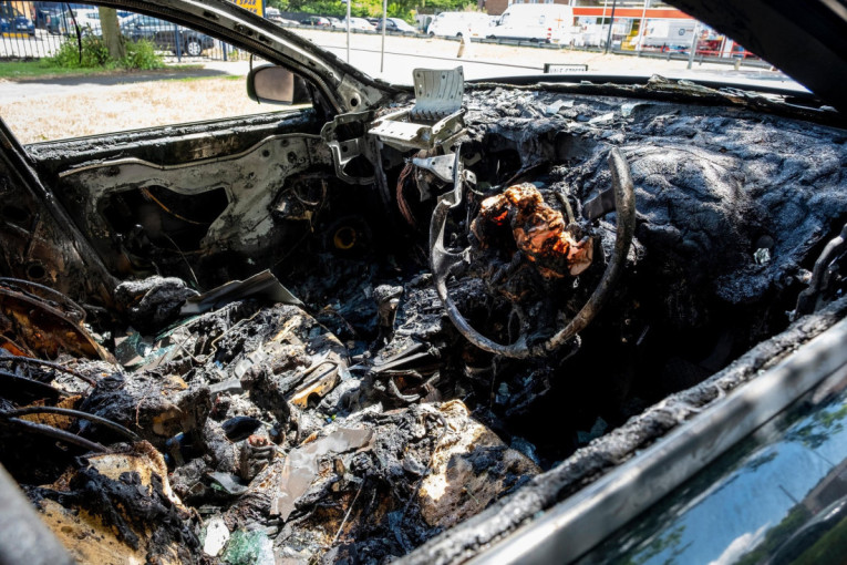Drama u Crnoj Gori: U tunelu izgoreo kamion sa električnim vozilima (FOTO)