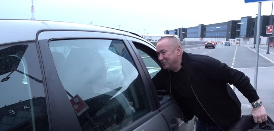 Đani pijan pravio krš i lom po aerodromu: Sočno psovao sina i nazdravljao sa koleginicom (VIDEO)