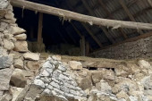 Ovako izgledaju kuće i štala u epicentru zemljotresa: Meštani Golije, kod Nikšića, u strahu (FOTO)