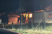 Ovo je kuća u kojoj su pronađena tela brata i sestre: Prve slike sa mesta porodične tragedije kod Gornjeg Milanovca (FOTO)