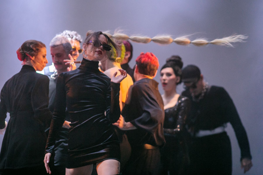 Velika tehno žurka na sceni Narodnog pozorišta: Održana premijera Nušićevog "Mister dolara" u novoj verziji (GALERIJA)