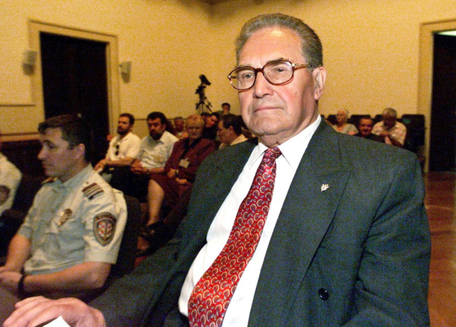 Zar ovakav da predaje našim studentima: Opozicioni ideolog dotakao dno, toliko mrzi Srbe da se divi i ustaškom koljaču iz Jasenovca! (VIDEO)