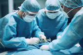 Zašto hirurzi koji operišu imaju plave i zelene mantile umesto belih: Odgovor se krije u teoriji boja