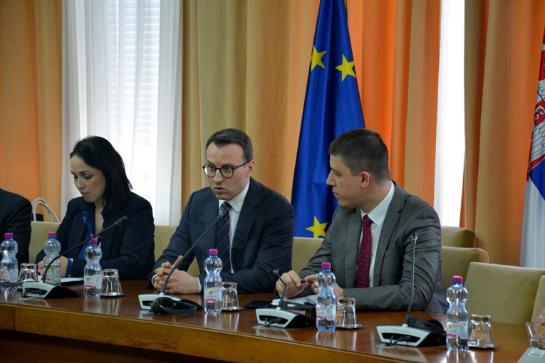 Petković sa predstavnicima insitucija Srbije na KiM o posledicama zabrane dinara