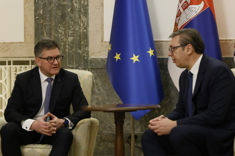 Lajčak: Sa Vučićem o aktuelnim pitanjima i predstojećem sastanku pregovarača