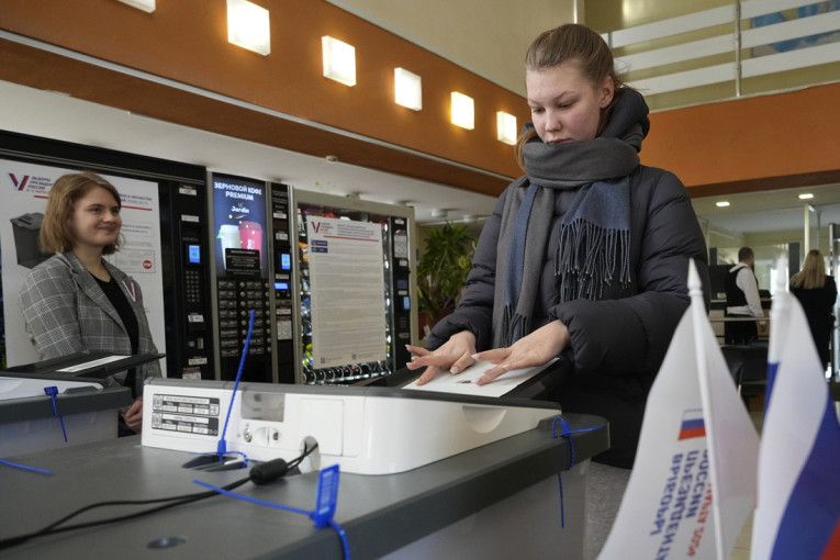 Drugi dan glasanja na predsedničkim izborima u Rusiji: Izlaznost premašila 50 odsto