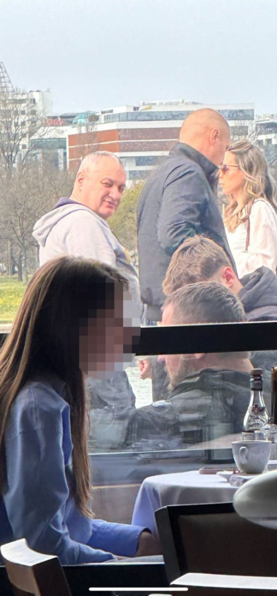 Kakvi licemeri - strašni licemeri: Juče Ćuta, danas Milivojević - Uživa u Beogradu na vodi, a najgore ga je pljuvao! (FOTO)