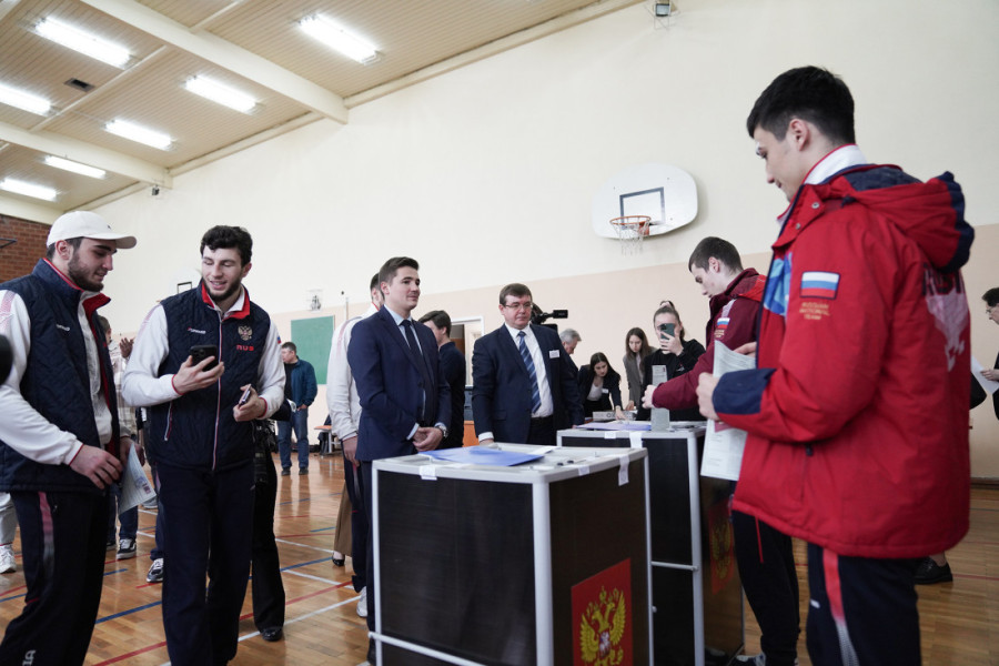 Ovde glasaju Rusi u Beogradu: Veliki odziv za predsedničke izbore, ispred birališta ogromna kolona, provokatori izazivali sukob (FOTO/VIDEO)