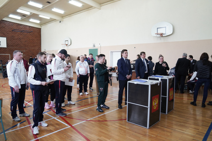 Ovde glasaju Rusi u Beogradu: Veliki odziv za predsedničke izbore, ispred birališta ogromna kolona, provokatori izazivali sukob (FOTO/VIDEO)