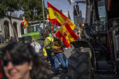 Potpuni haos u Španiji: Farmeri traktorima ušli u centar Madrida, blokirani auto-putevi i prilazi lukama! (FOTO/VIDEO)