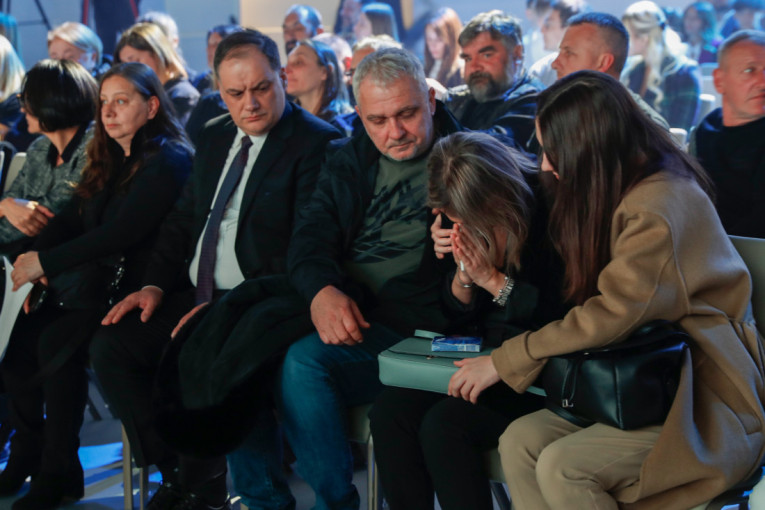 Potresno obraćanje majke Adriane Dukić, devojčice ubijene u "Ribnikaru": "Svi ste krivi, a svi ćutite, kako ćete ovo nositi na duši"