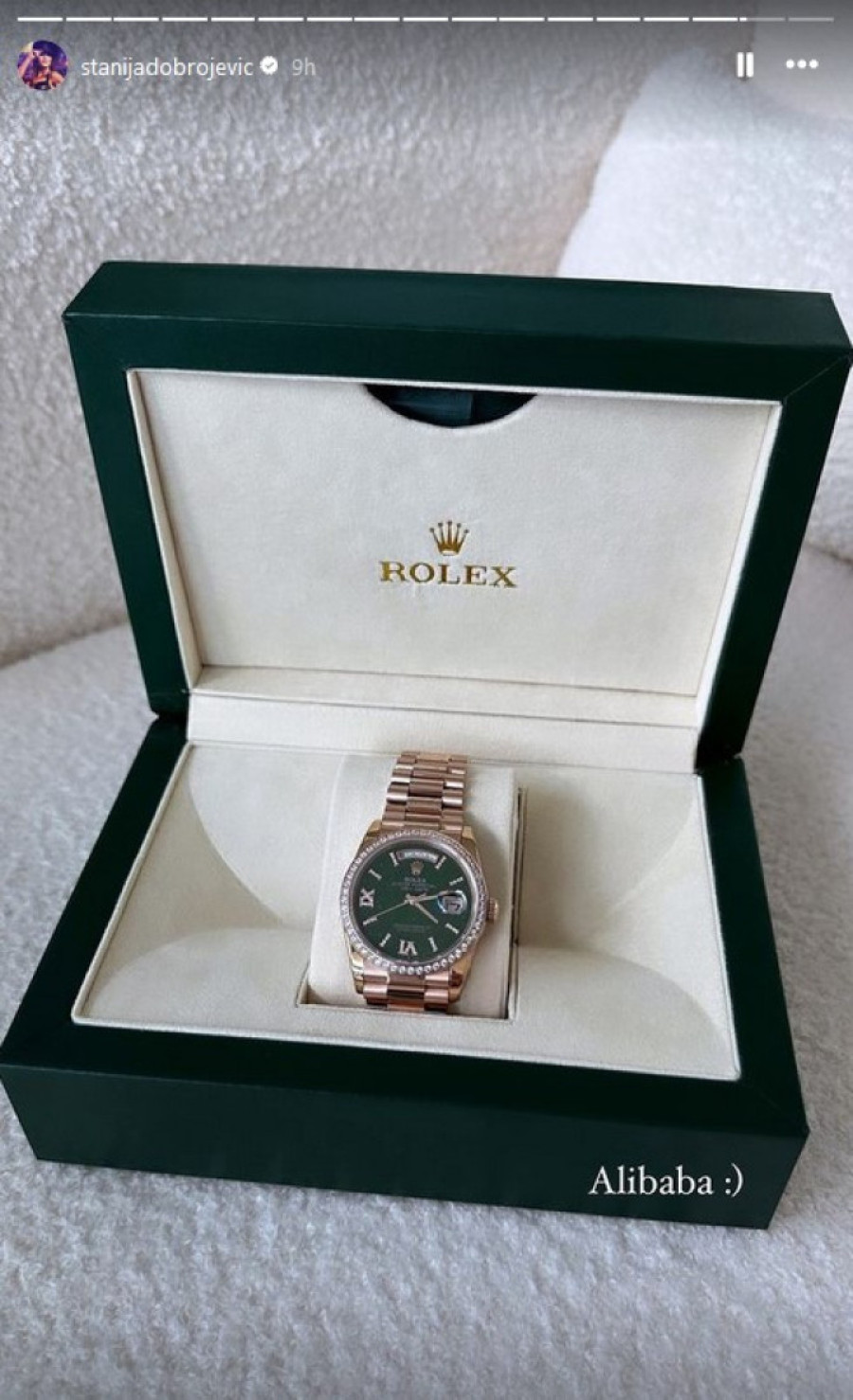 Asmin poklonio Staniji "roleks" od 60.000 evra: Starleta se odmah pohvalila na Instagramu (FOTO)