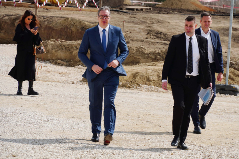 Vučić u Pirotu: Predsednik obilazi radove na rekonstrukciji pruge Niš - Dimitrovgrad