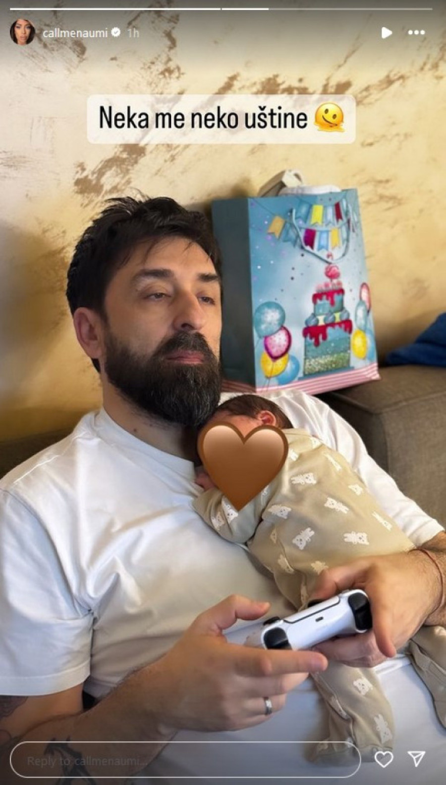 Prva fotka Ognjena Amidžića sa sinom Perunom: Voditelj drži bebu na grudima, a Mina van sebe (FOTO)