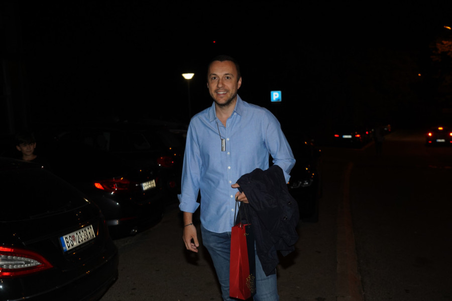 Bane Mojićević u javnosti bez devojke: Moj osmeh govori više od reči (VIDEO)