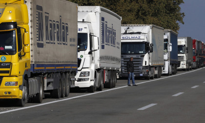 Stanje na granicama: Na Batrovcima i Horgošu kamioni čekaju satima