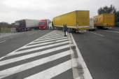 Kamioni na Batrovcima čekaju sedam sati, evo na kojim deonicama je saobraćaj sporiji