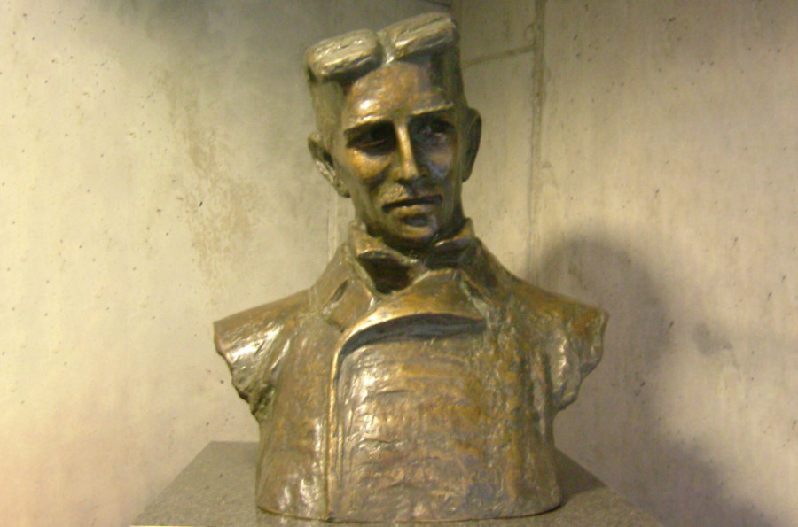 Vizionar bez premca: Tesla predvideo mobilnu tehnologiju pre 100 godina!