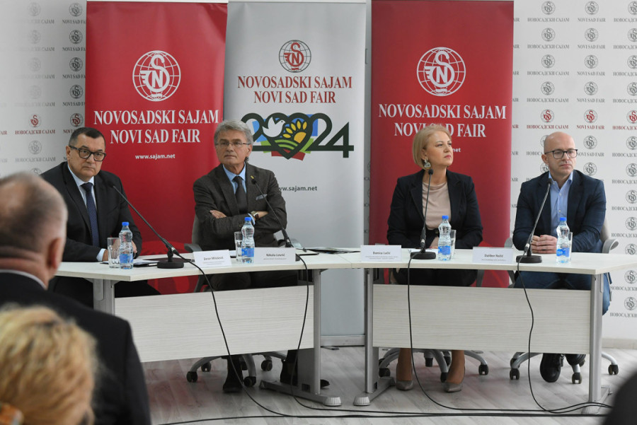 Pod aulama Novosadskog sajma otvorena izložba umetnosti, za četvrtak najavljena nova manifestacija (FOTO)