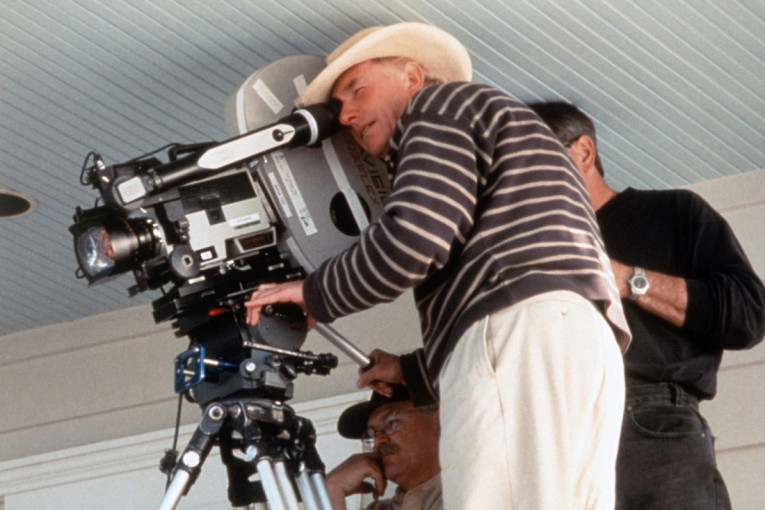 Legendarni reditelj Piter Vir zauvek gasi kameru: Rasel Krou i Džoni Dep su ga "slomili" (FOTO)