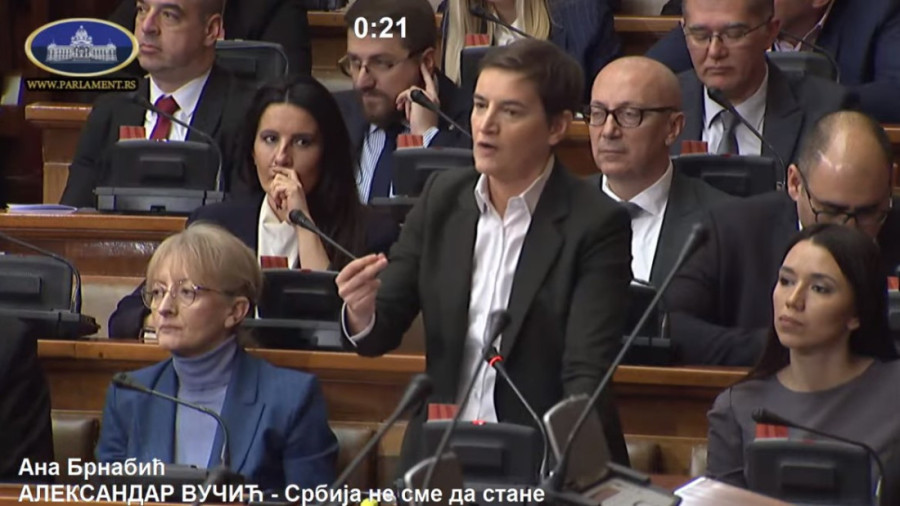 Završena rasprava u parlamentu, nastavak u sredu: Sednicu opozicija ponovo pokušala da opstruira, nasrnuli i na predsedavajućeg