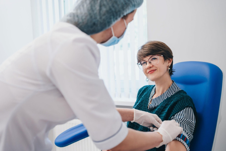 Šta nikako ne smete da radite pre vađenja krvi? Greške koje mogu da pokvare rezultate analiza